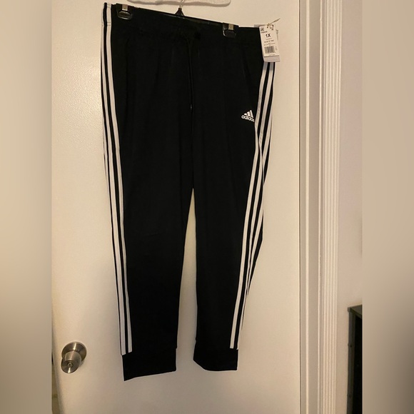 NWT WOMENS ADIDAS Tricot slim fit black joggers. SZ 1x - Picture 1 of 6